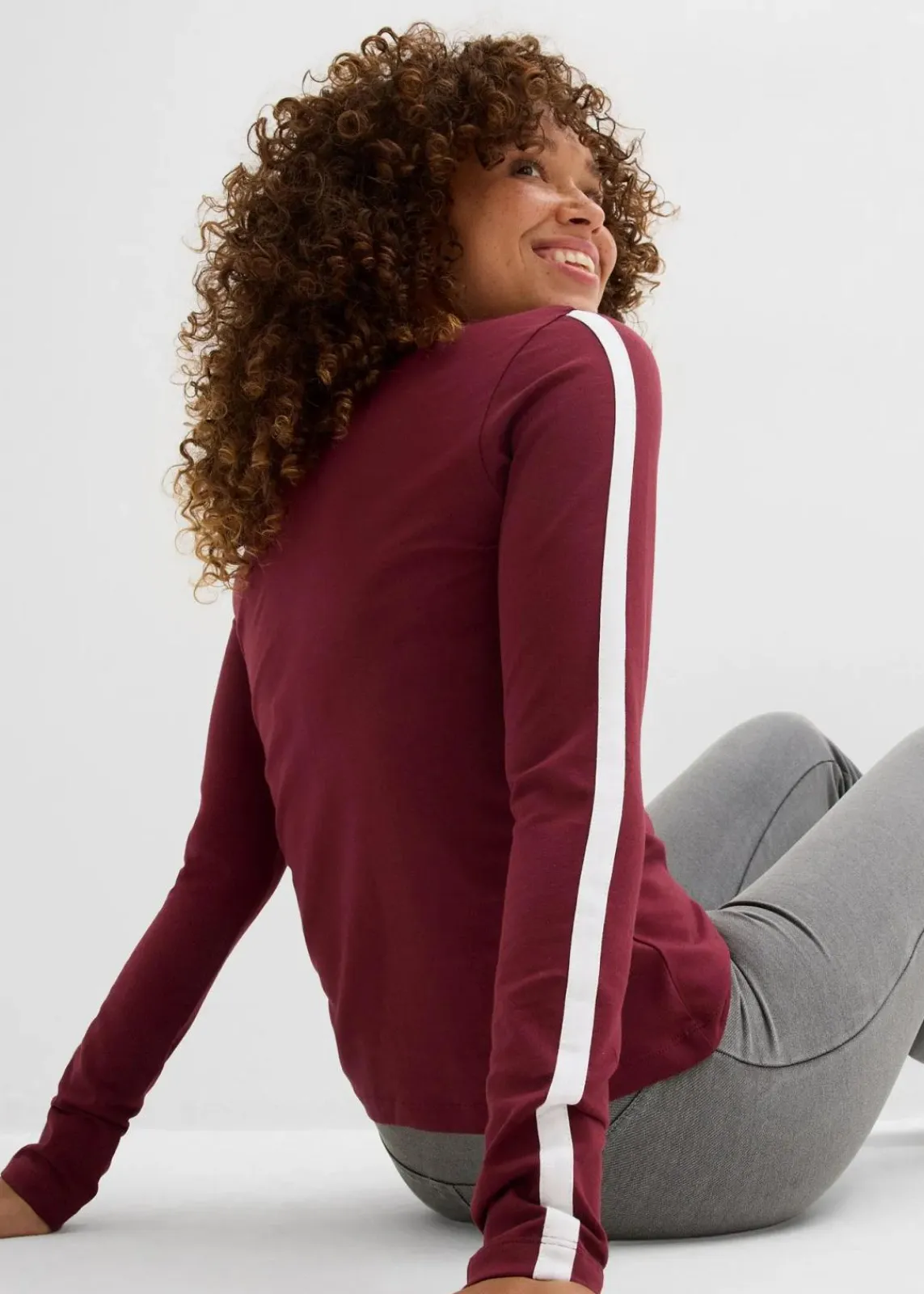 bonprix Nachhaltigere Materialien|Shirts & Tops|Langarmshirt aus leichtem Jersey ahornrot/weiß bedruckt