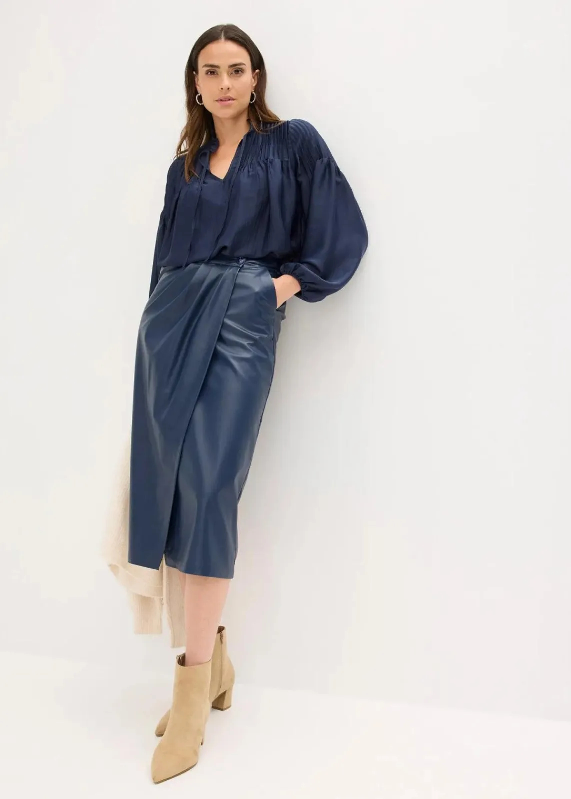 bonprix Bekleidung·Sportbekleidung|Röcke|Lederimitat Midi-Wickelrock dunkelblau