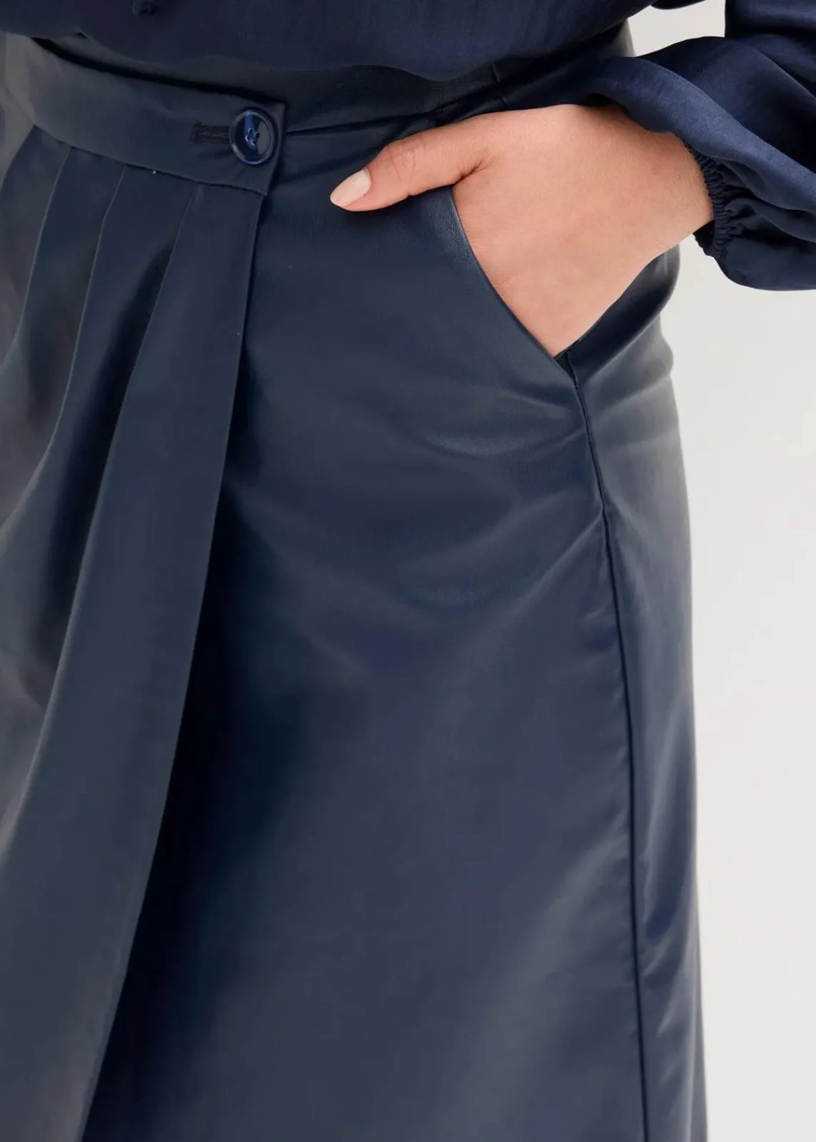 bonprix Bekleidung·Sportbekleidung|Röcke|Lederimitat Midi-Wickelrock dunkelblau