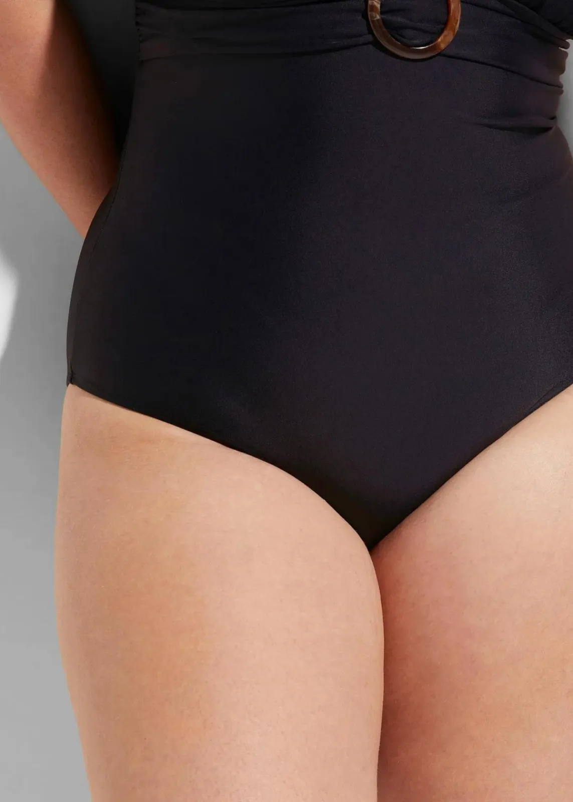 Light Shape-Badeanzug mit V-Ausschnitt|bonprix