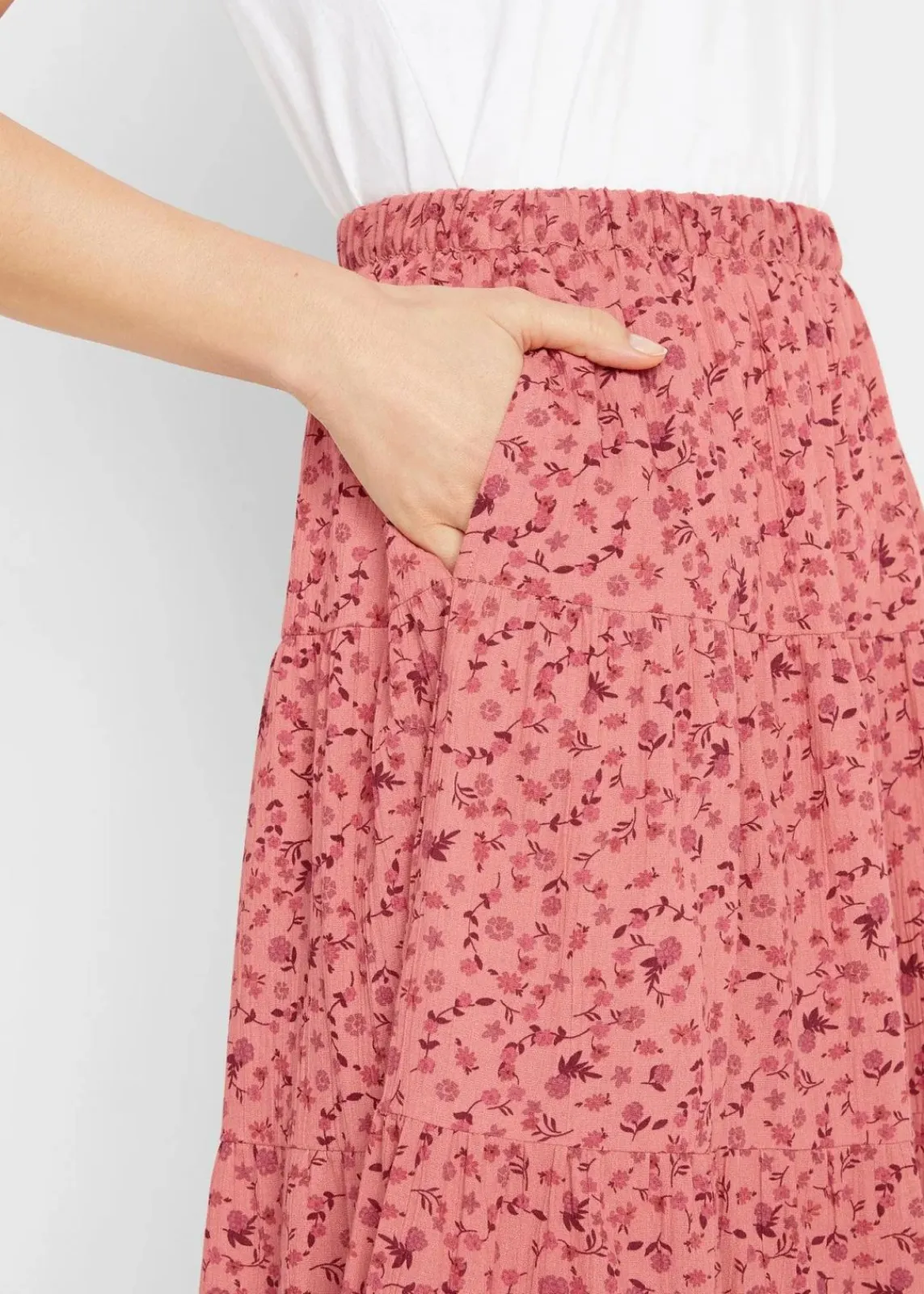 bonprix Nachhaltigere Materialien|Röcke|Maxirock mit Volants rauchpfirsich geblümt