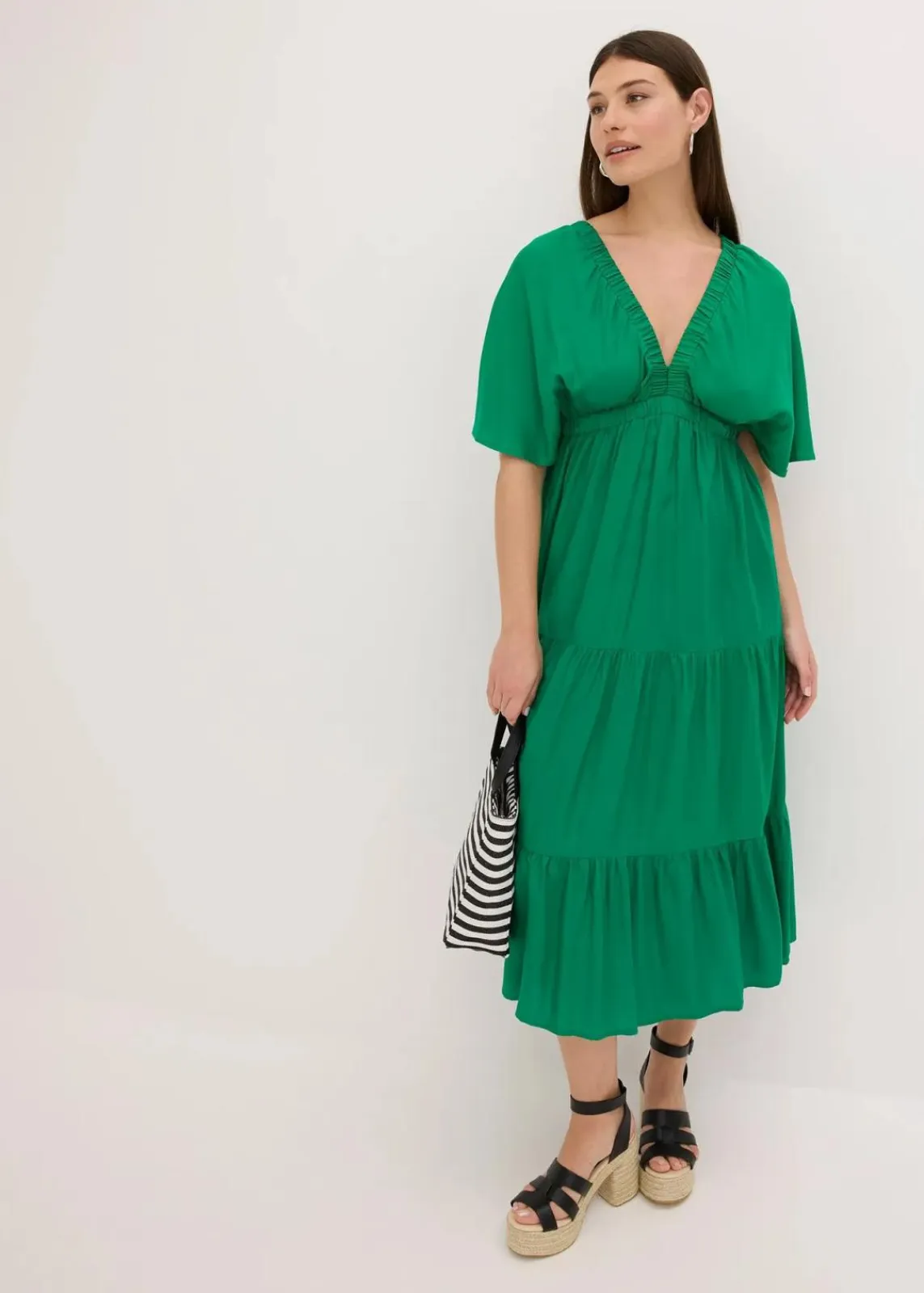 bonprix Bekleidung·Pullover & Strickjacken|Kleider|Midikleid aus fließender Viskose grün