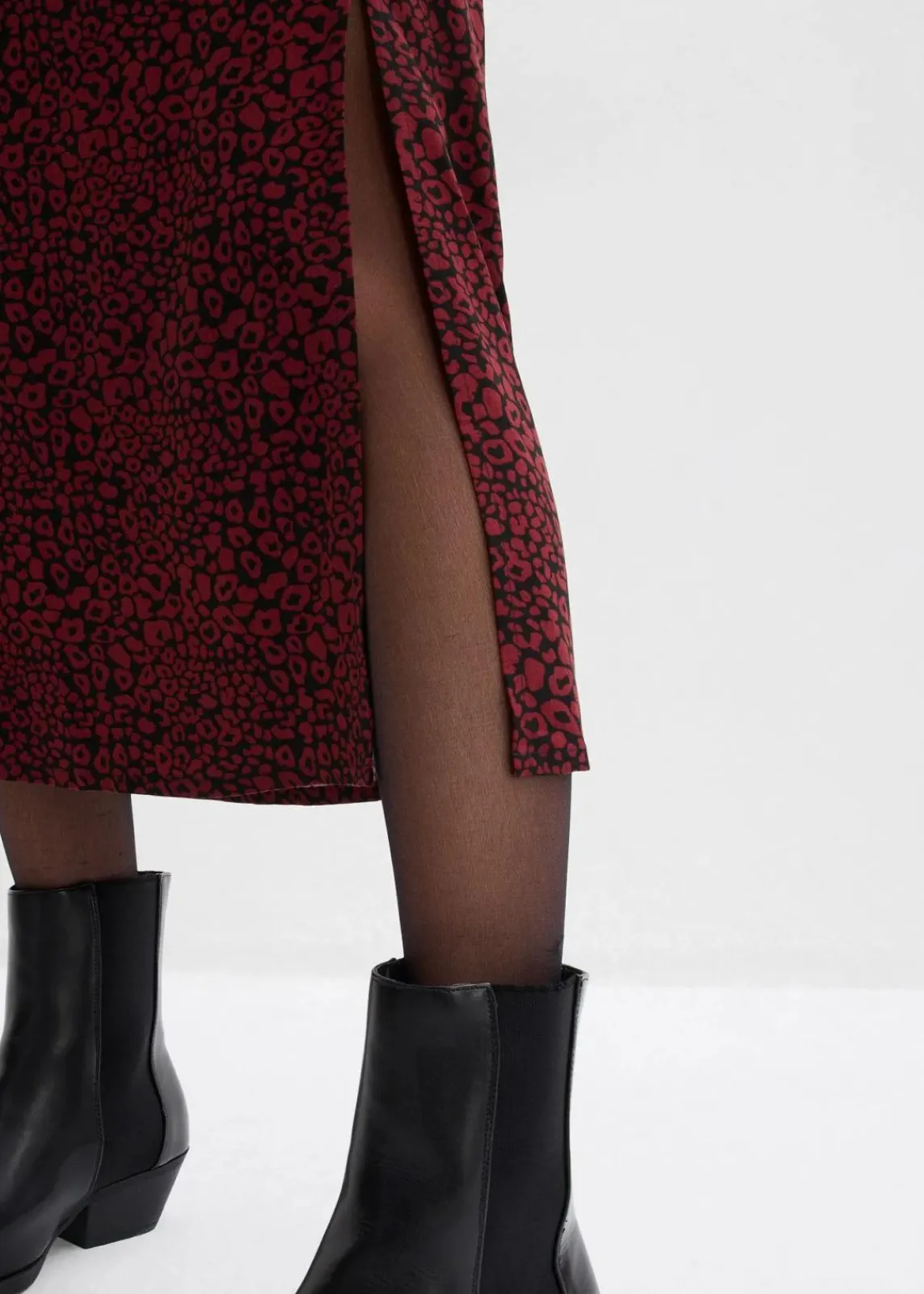 bonprix Röcke|Midirock aus fließender Viskose granatapfel/schwarz bedruckt