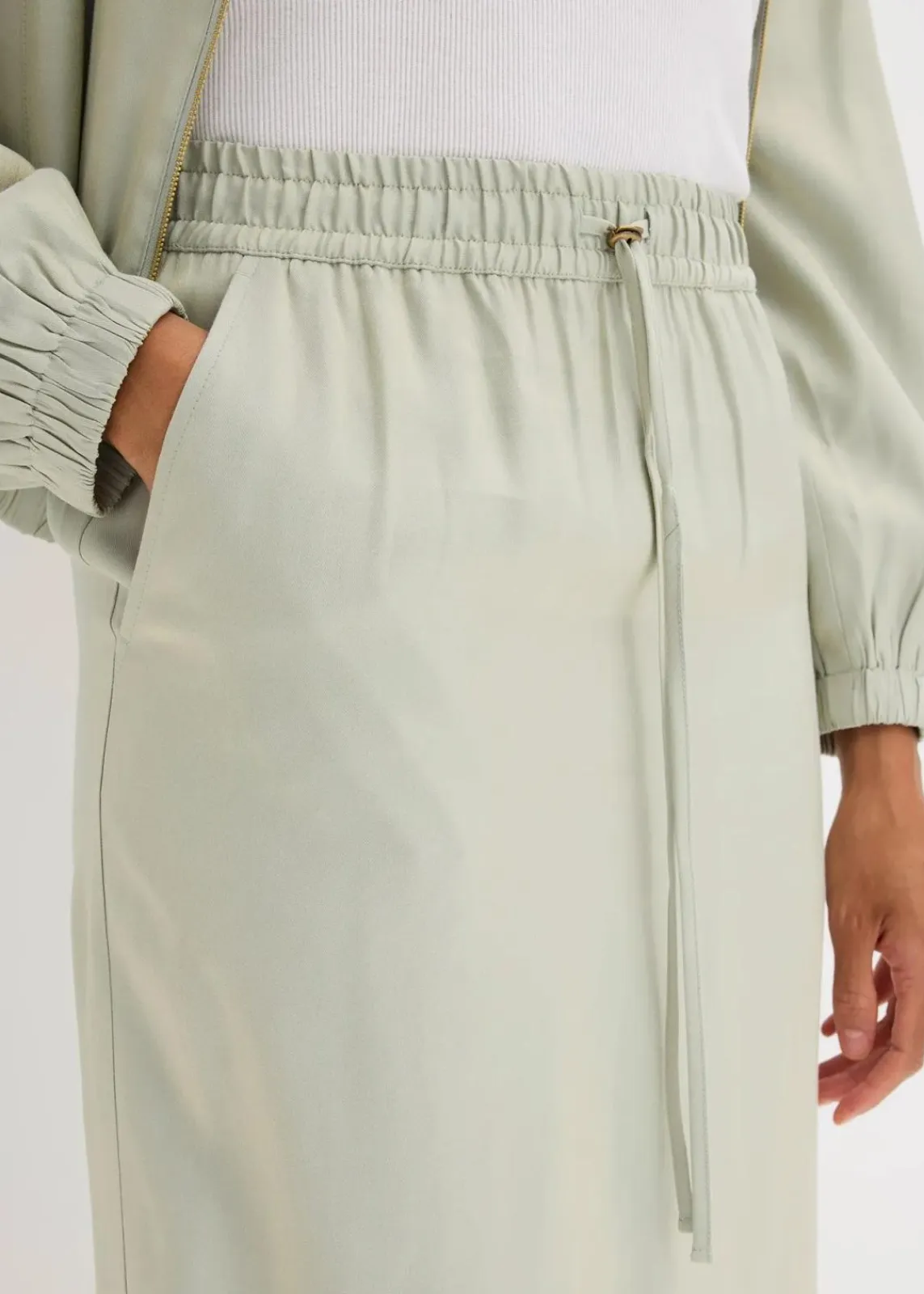 bonprix Bekleidung·Sportbekleidung|Zweiteiler & Sets|Midirock aus glänzendem Satin mint/gold