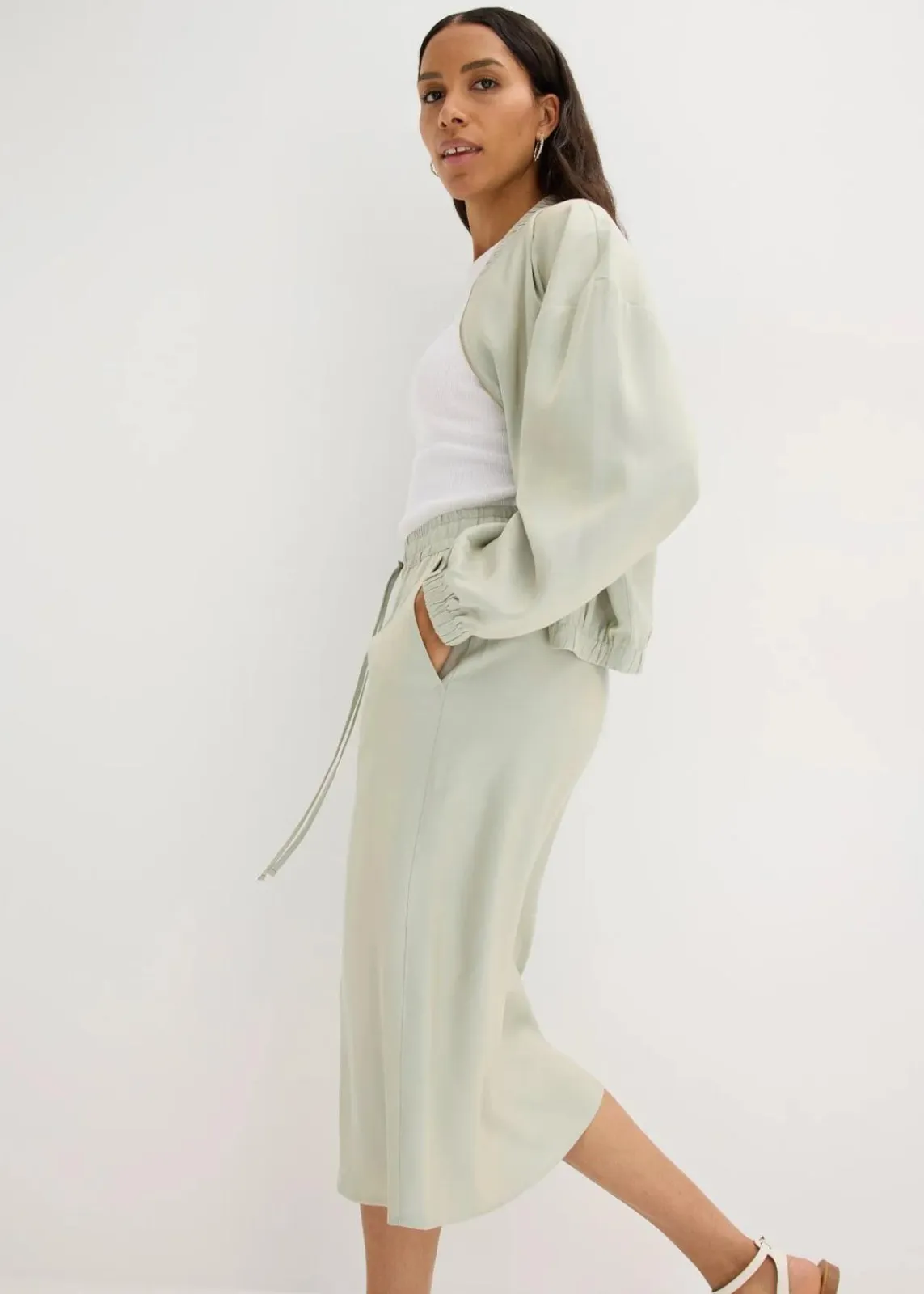 bonprix Bekleidung·Sportbekleidung|Zweiteiler & Sets|Midirock aus glänzendem Satin mint/gold