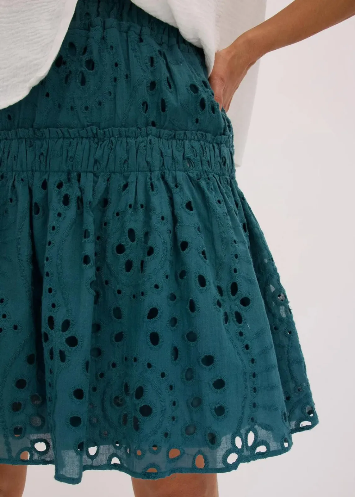 Minirock mit Lochstickerei|bonprix Best