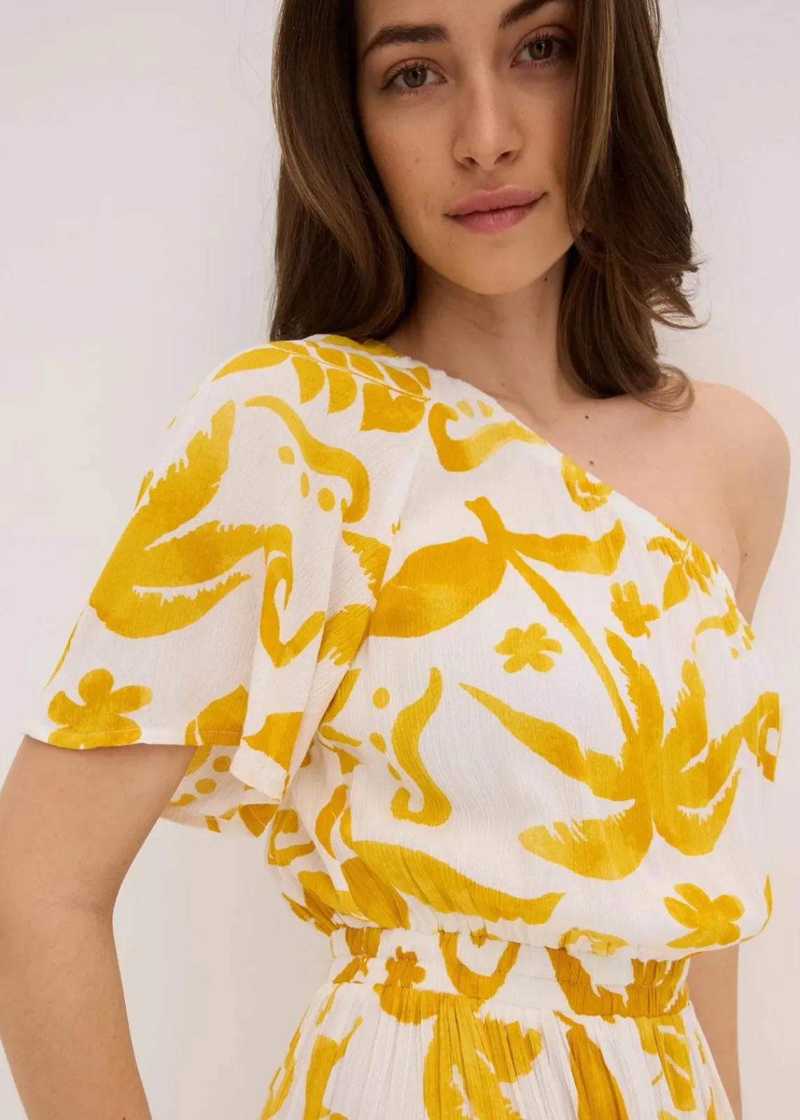 bonprix Bekleidung·Pullover & Strickjacken|Kleider|One-Shoulder-Kleid aus strukturierter Viskose weiß/lemoncurry floral