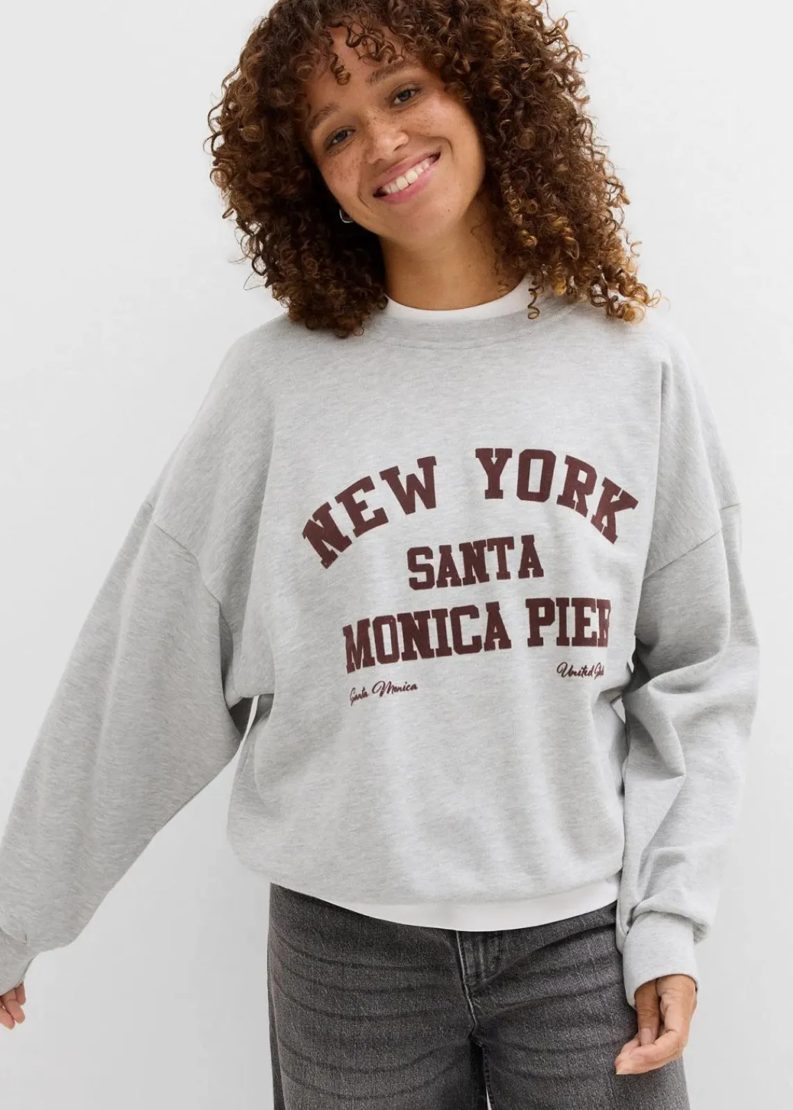 bonprix Nachhaltigere Materialien|Sweat|Oversize-Sweatshirt hellgrau meliert/weinrot bedruckt