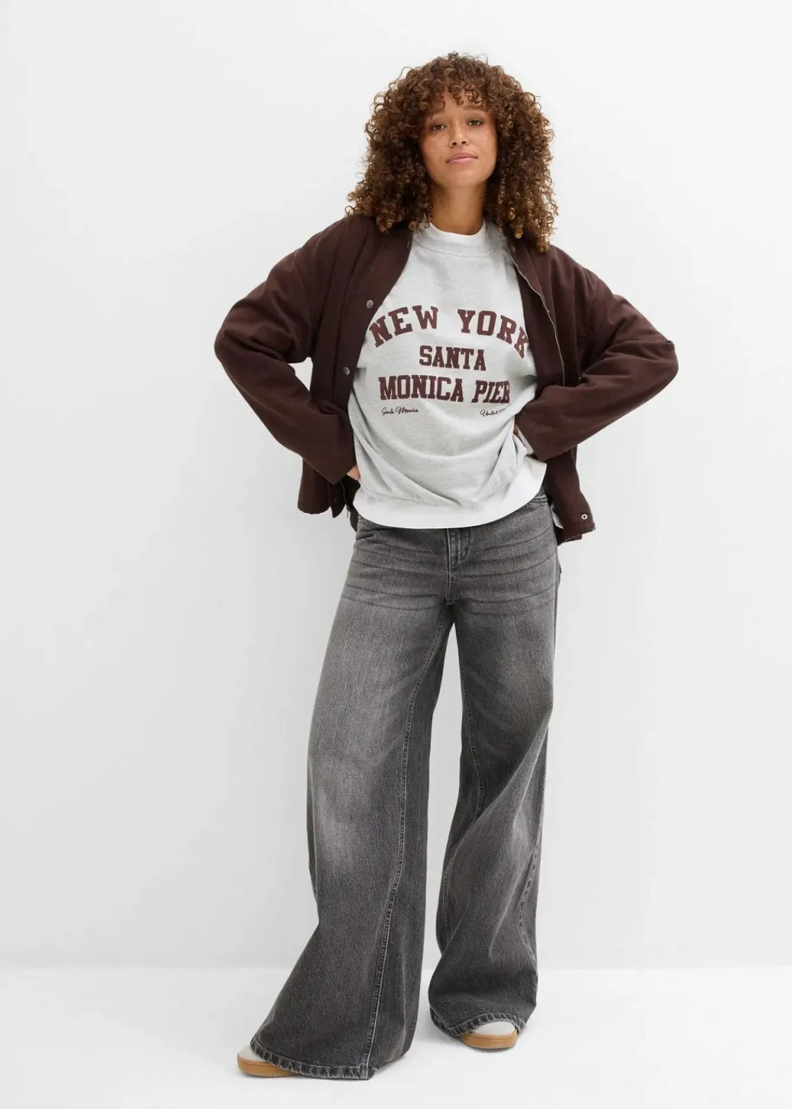 bonprix Nachhaltigere Materialien|Sweat|Oversize-Sweatshirt hellgrau meliert/weinrot bedruckt