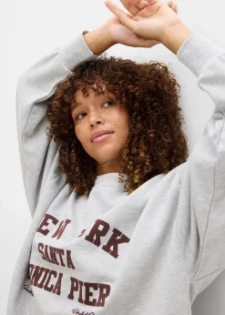 bonprix Nachhaltigere Materialien|Sweat|Oversize-Sweatshirt hellgrau meliert/weinrot bedruckt