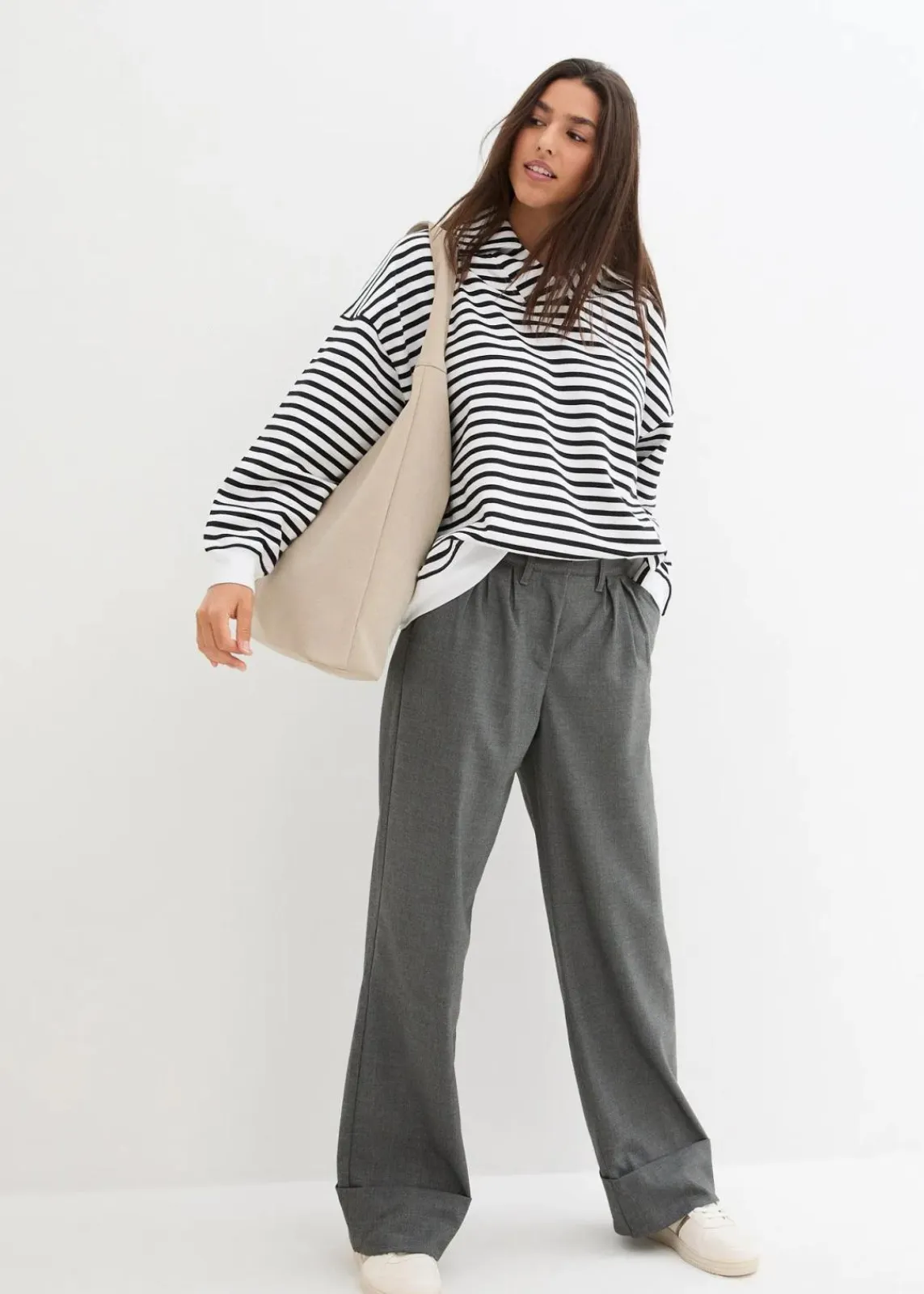 bonprix Bekleidung·Blusen & Tuniken|Nachhaltigere Materialien|Oversize-Sweatshirt mit V-Ausschnitt und Polokragen weiß/schwarz gestreift