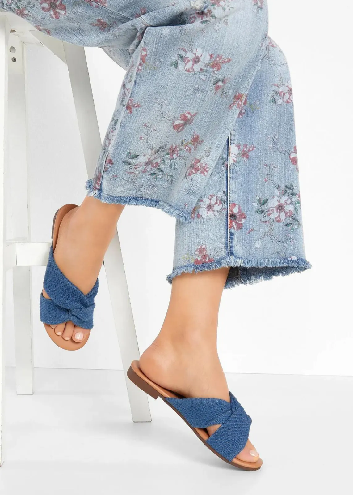 bonprix Sommerschuhe|Pantoletten mit Knoten blau denim