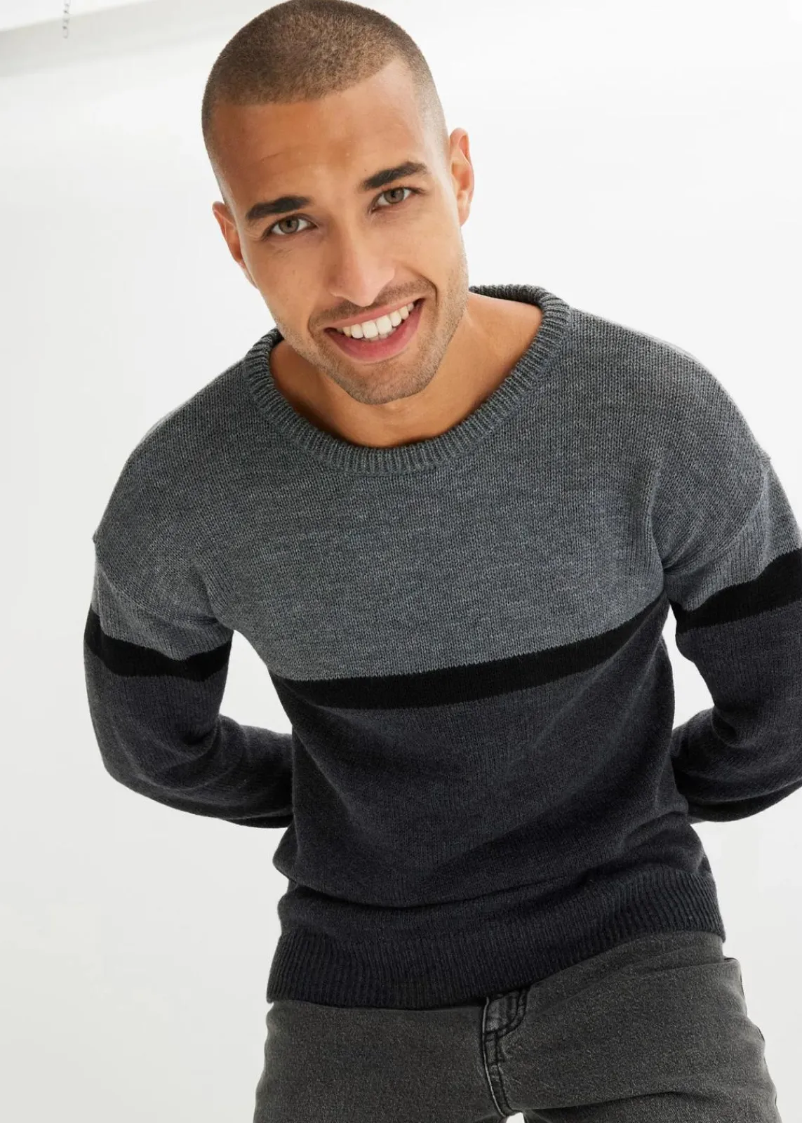 pflegeleichter Rundhalspullover im Colourblocking-Design|bonprix Online