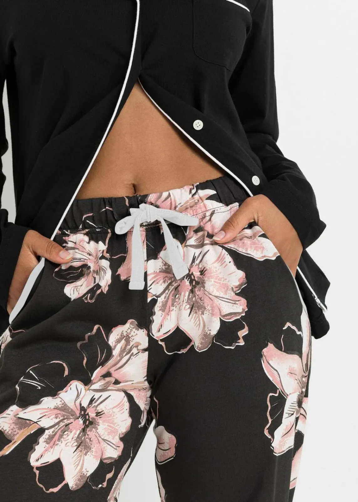 bonprix Wäsche·Nachtwäsche|Nachtwäsche|Pyjama mit Knopfleiste schwarz geblümt