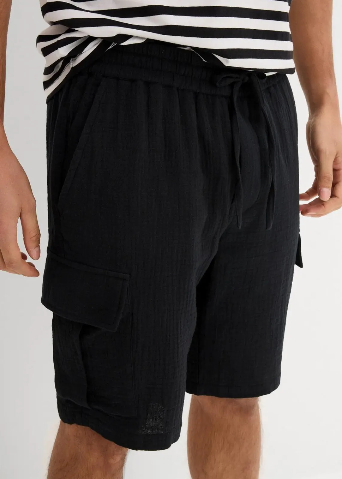 bonprix Hosen|Shorts|Regular Fit Bermuda aus luftigem Musselin schwarz