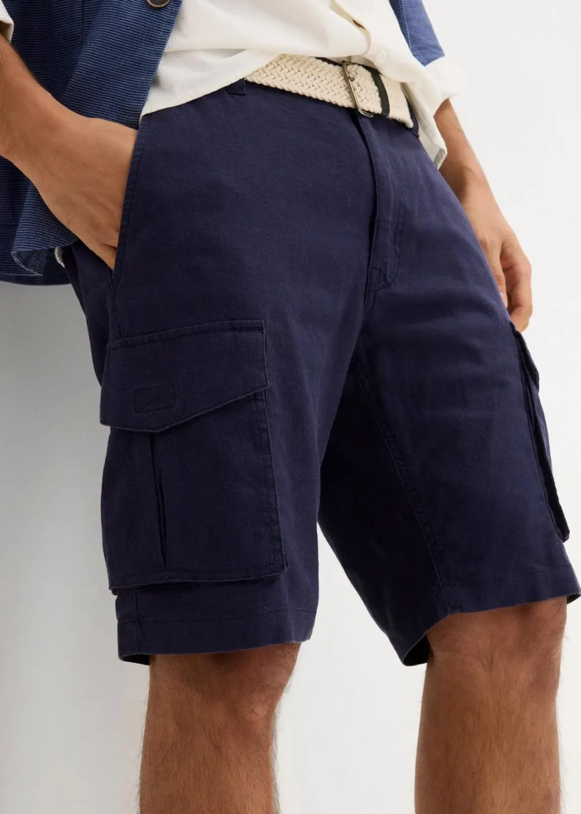 bonprix Hosen|Basics|Regular Fit Cargo-Bermuda mit Gürtel aus luftigem Leinen-Mix dunkelblau