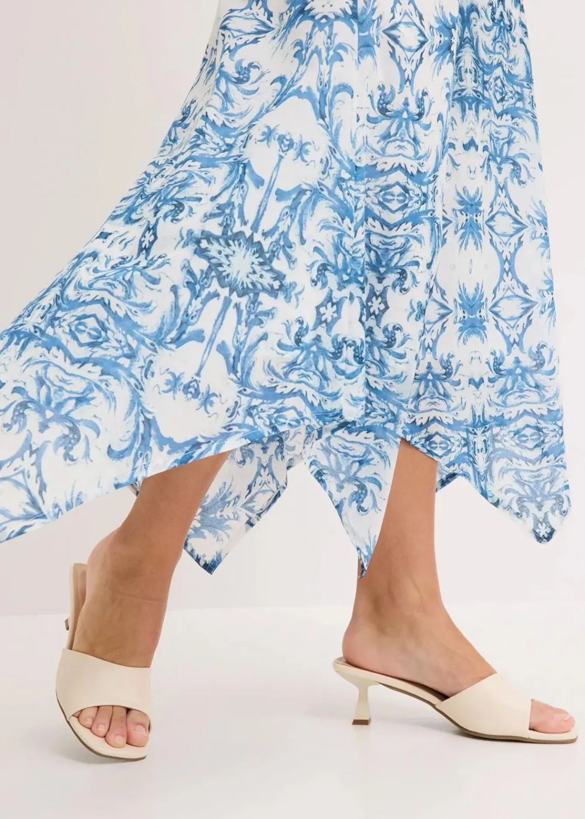 bonprix Röcke|Rock mit Zipfelsaum weiß/blau bedruckt