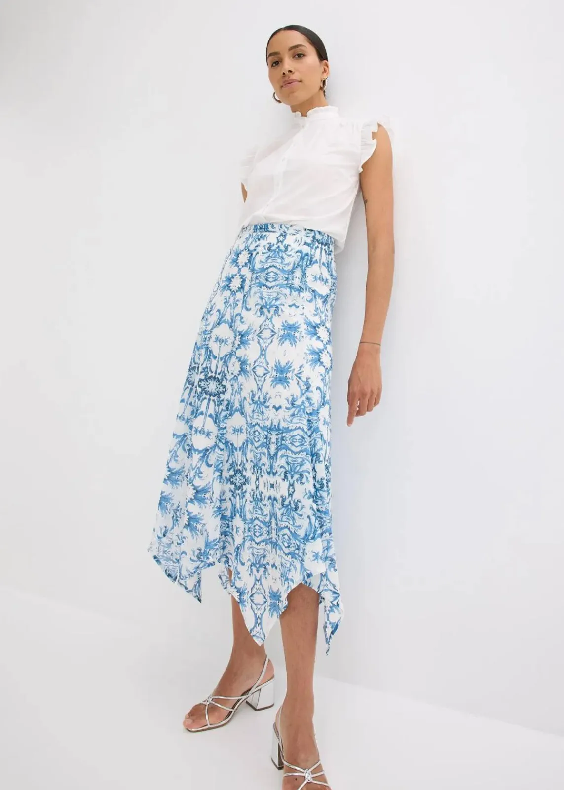 bonprix Röcke|Rock mit Zipfelsaum weiß/blau bedruckt