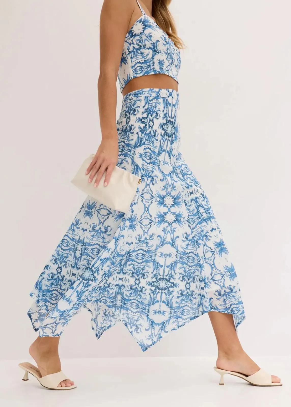 bonprix Röcke|Rock mit Zipfelsaum weiß/blau bedruckt