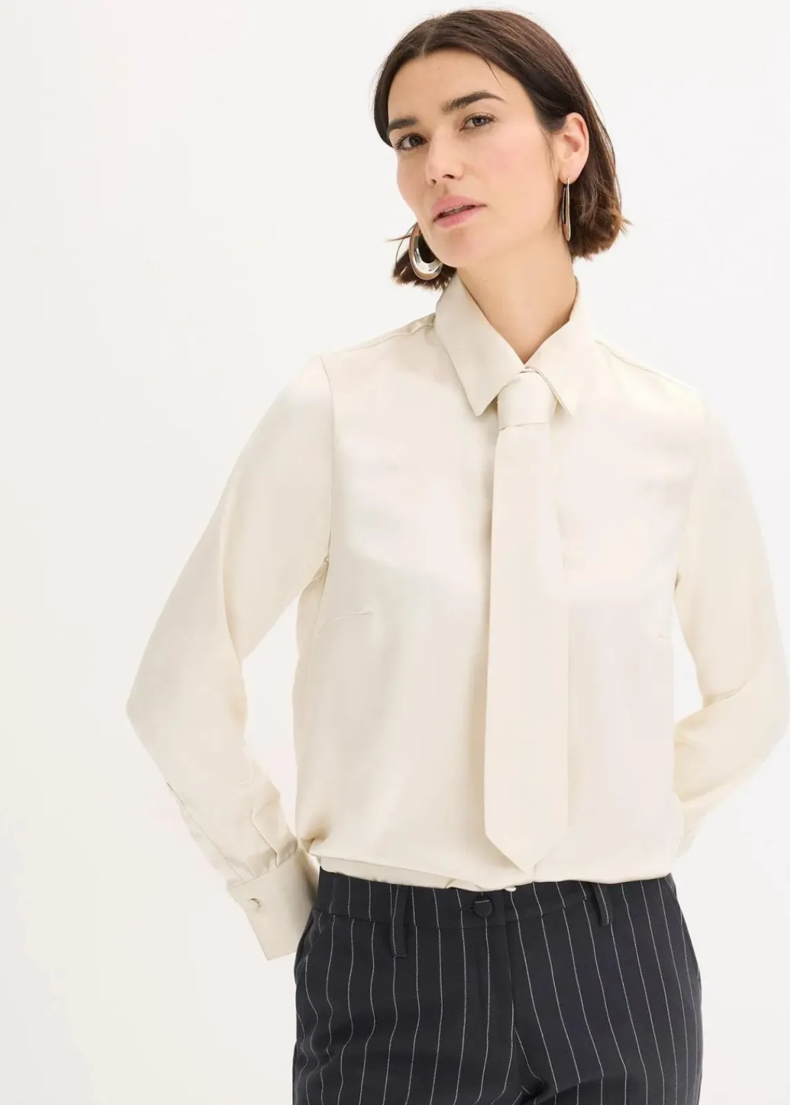 bonprix Blusen & Tuniken|Bekleidung·Jacken & Mäntel|Satinbluse mit abnehmbarer Krawatte (2-tlg.) naturbeige