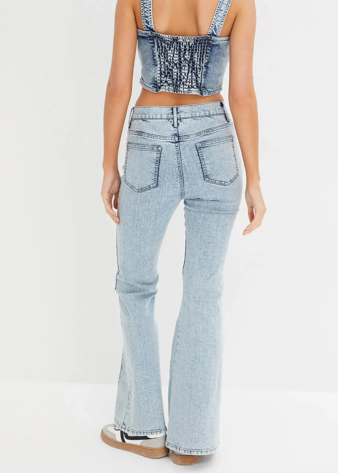 bonprix Bekleidung·Shirts & Tops|Jeans|Schlagjeans High Waist eisblau denim