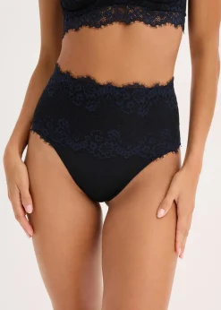 Shape String mit Spitze und mittlerer Formkraft|bonprix