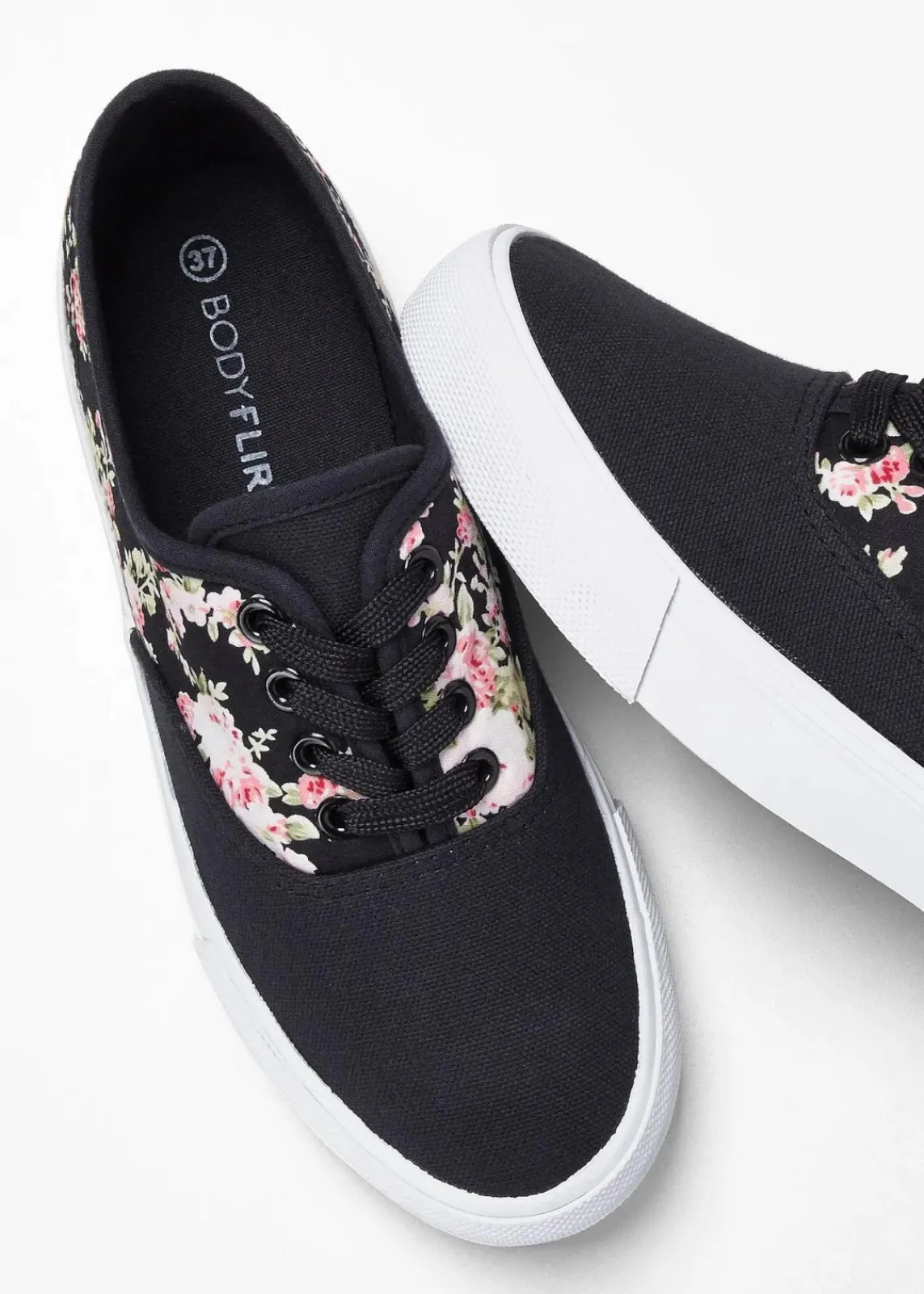 bonprix Sneaker|Schuhe & Accessoires In Spezialgrößen·Schuhe In Übergröße|Sneaker aus Baumwoll-Canvas schwarz geblümt