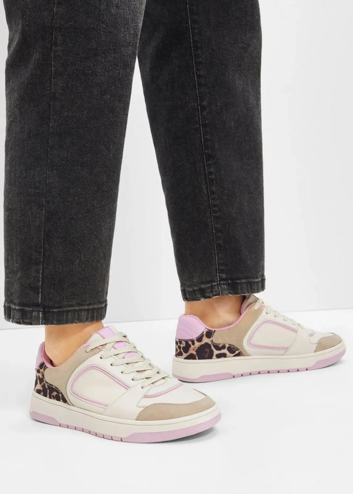 bonprix Sneaker|Sneaker mit Animal-Details beige leo/blütenpink