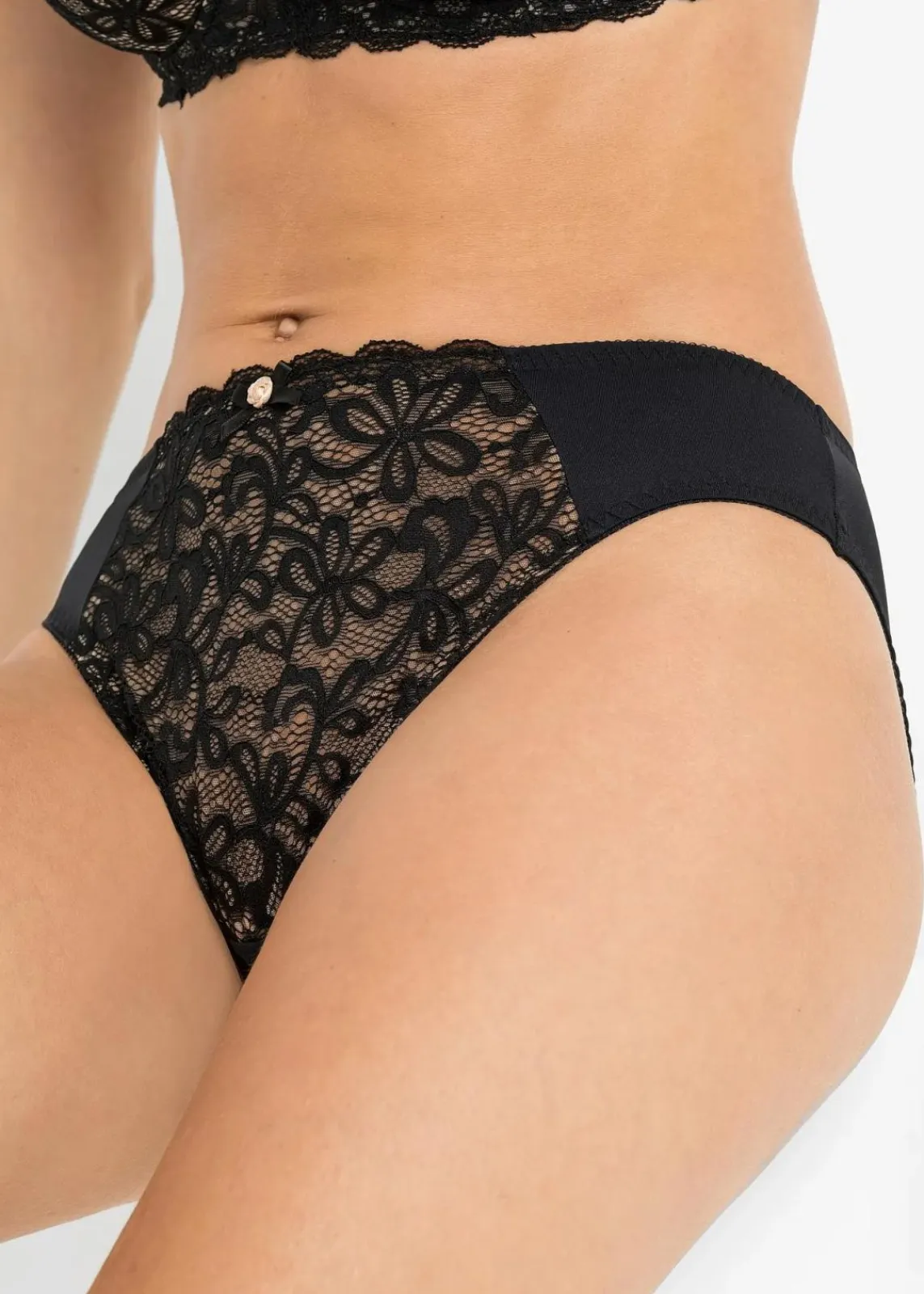 bonprix Höschen|Dessous|Spitzenverzierter Slip schwarz/puder geblümt