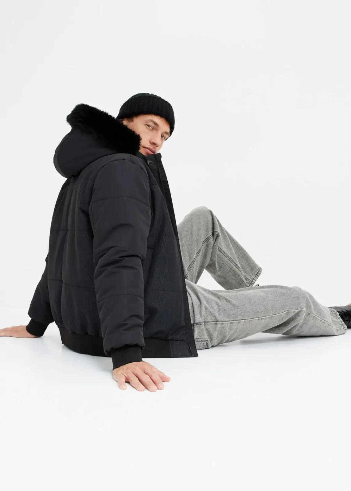 bonprix Große Größen|Jacken & Mäntel|Steppjacke mit Fellkapuze in Blousonform schwarz