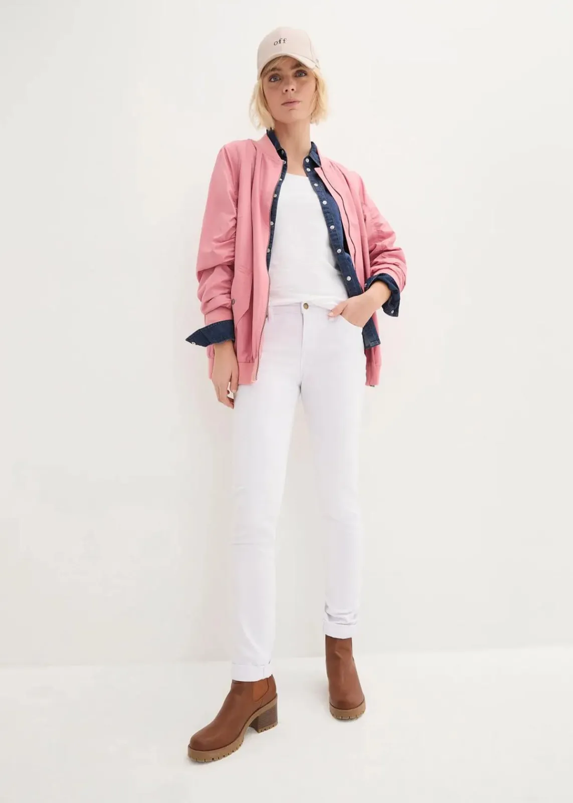 bonprix Jeans|Kurzgrößen|Straight Jeans Mid Waist, Stretch weiß