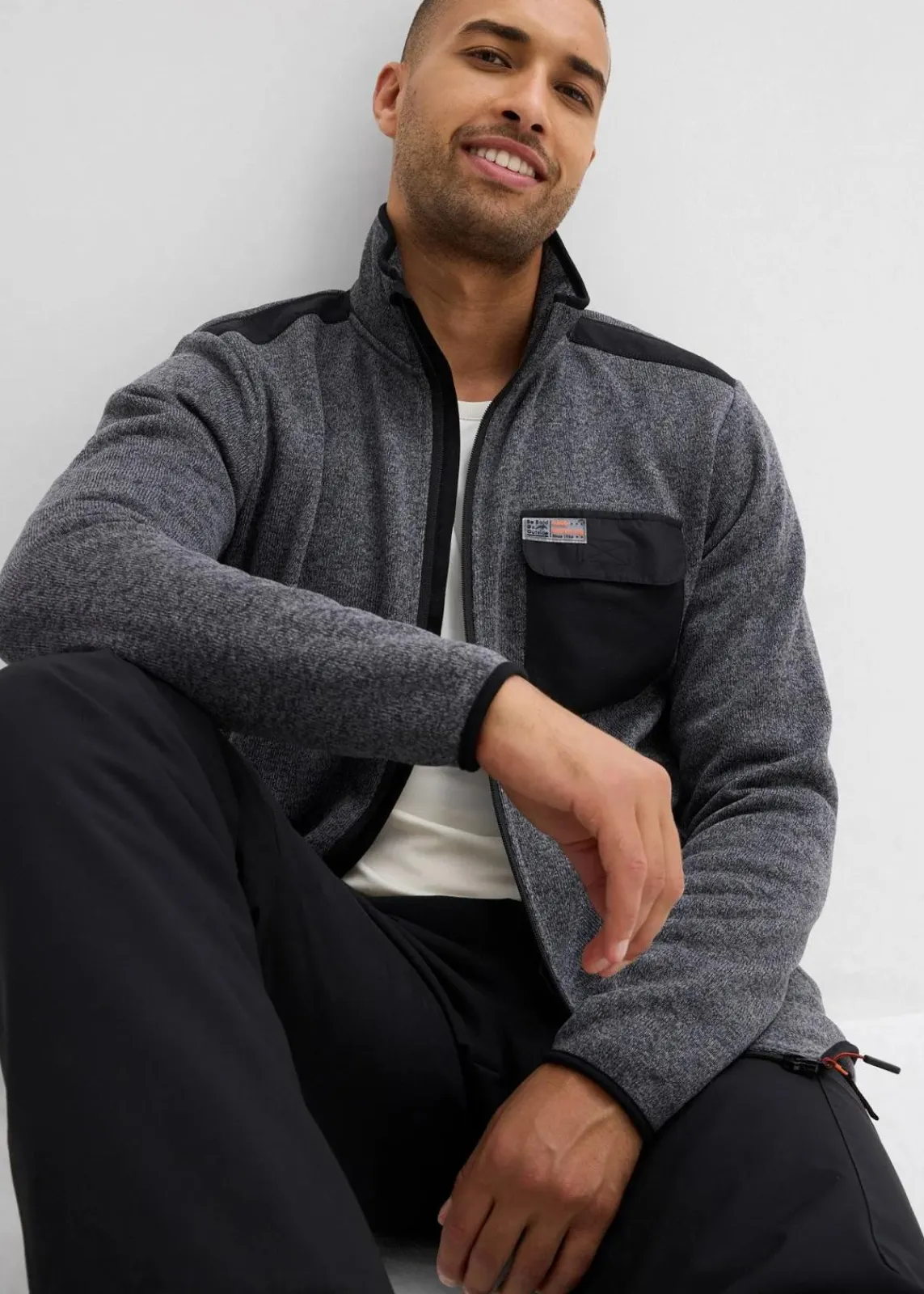 bonprix Große Größen|Outdoorbekleidung|Strickfleecejacke mit praktischen Taschen und sportiven Details grau meliert/schwarz