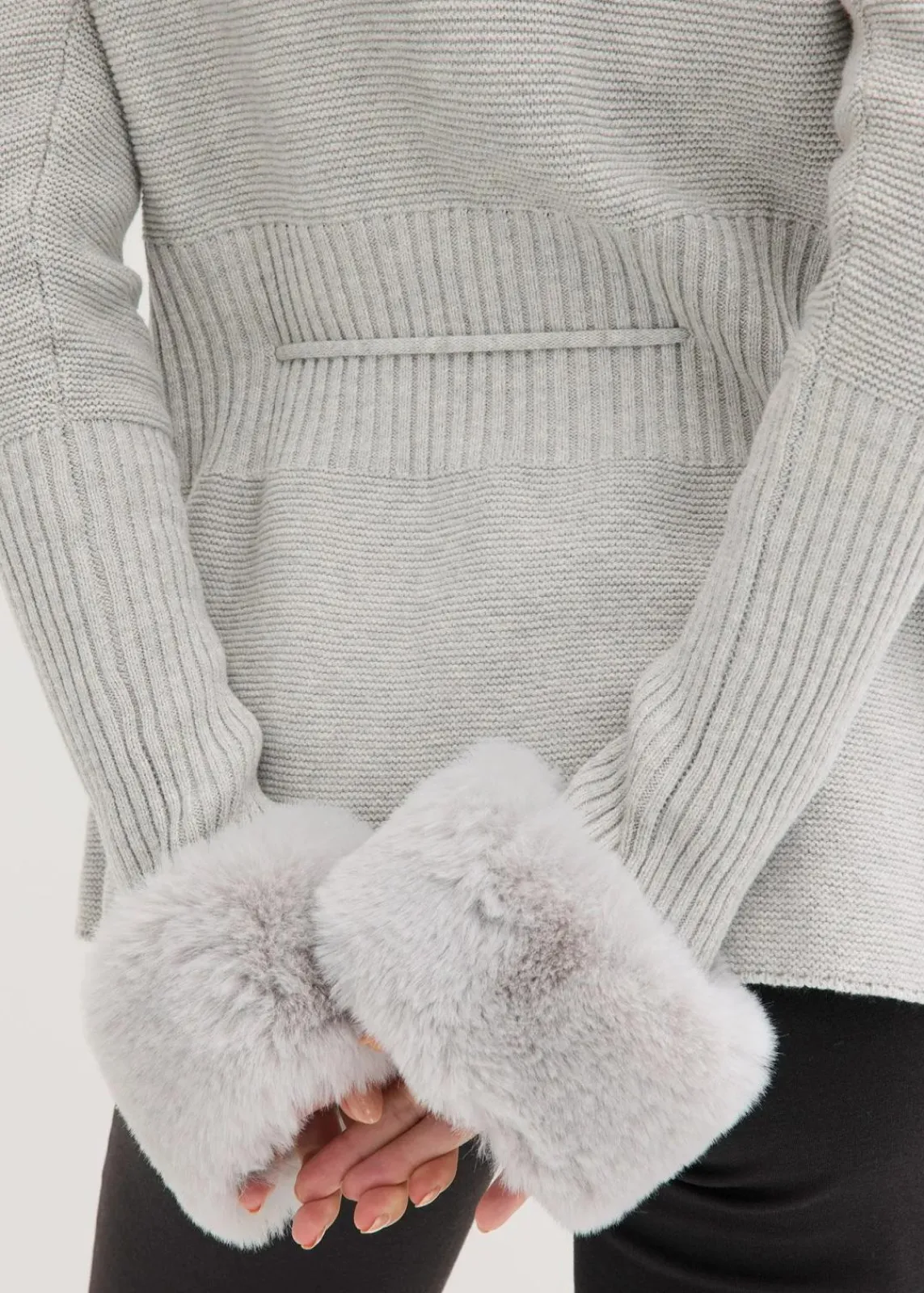 Strickjacke mit abnehmbarem Fellimitat|bonprix Discount