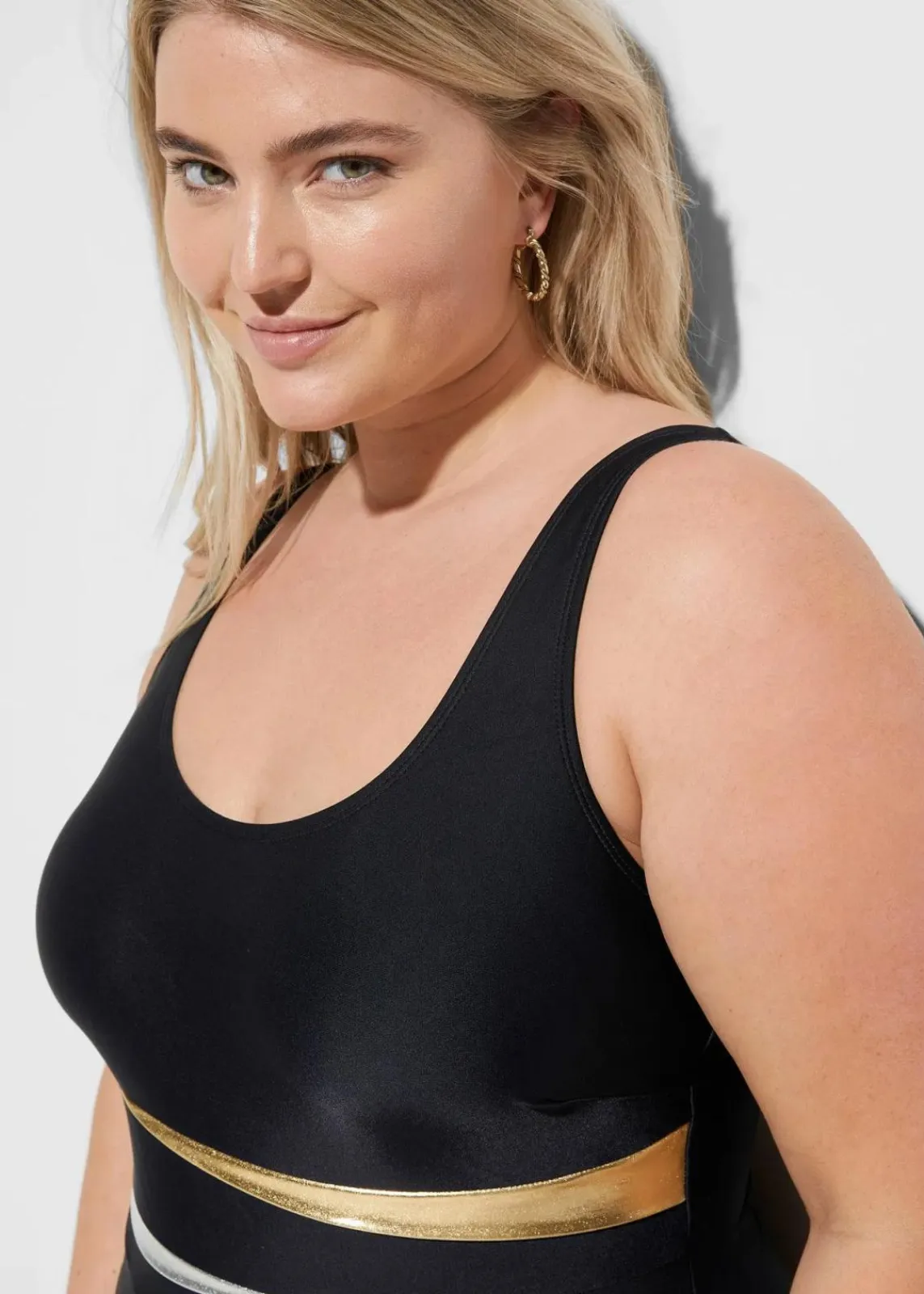 Strong Shape-Badeanzug mit Einsätzen|bonprix Hot