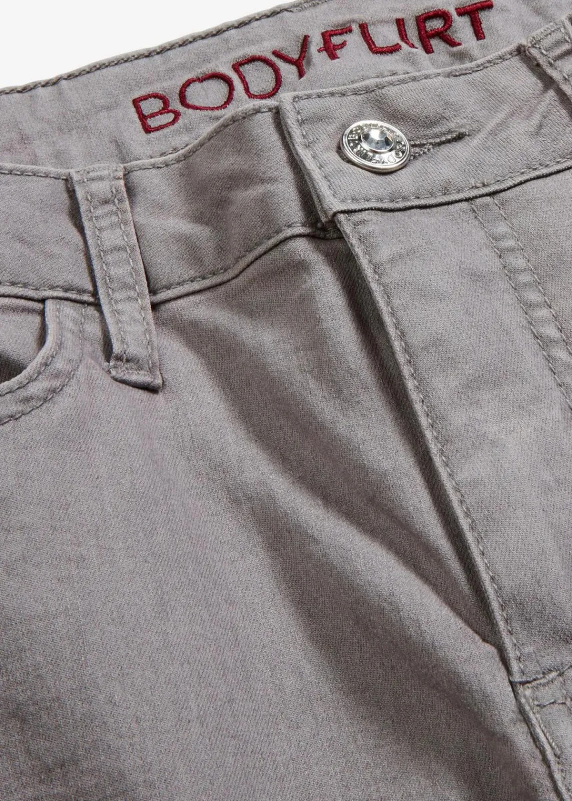 Super-Stretch-Jeans aus leichtem Material|bonprix New