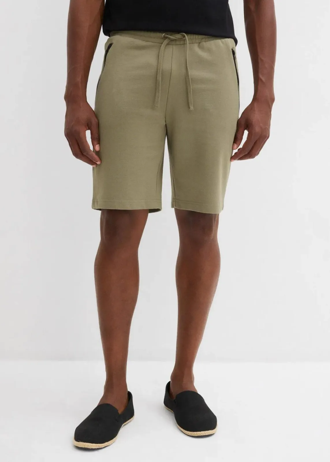 Sweat-Bermuda mit praktischen Reißverschlusstaschen|bonprix Discount