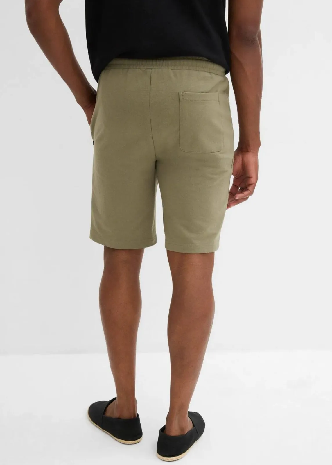 Sweat-Bermuda mit praktischen Reißverschlusstaschen|bonprix Discount