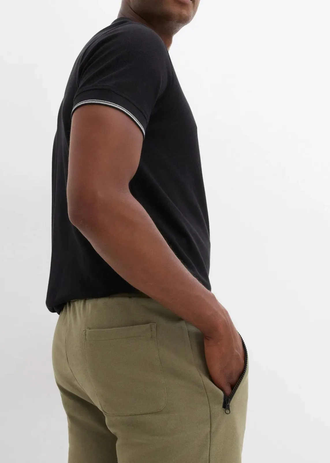 Sweat-Bermuda mit praktischen Reißverschlusstaschen|bonprix Discount