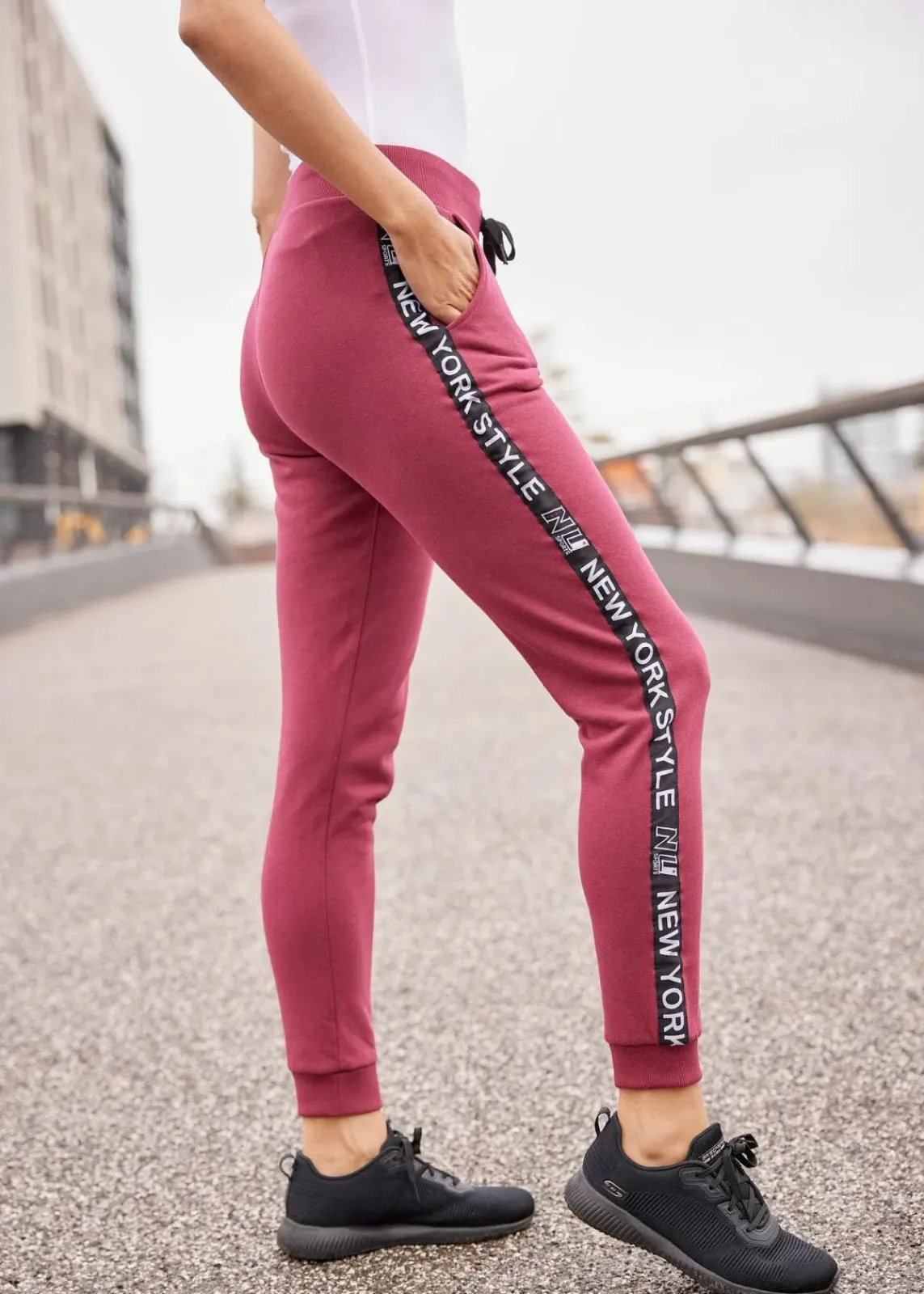 Sweathose mit Bündchen und Statement-Druck|bonprix Online