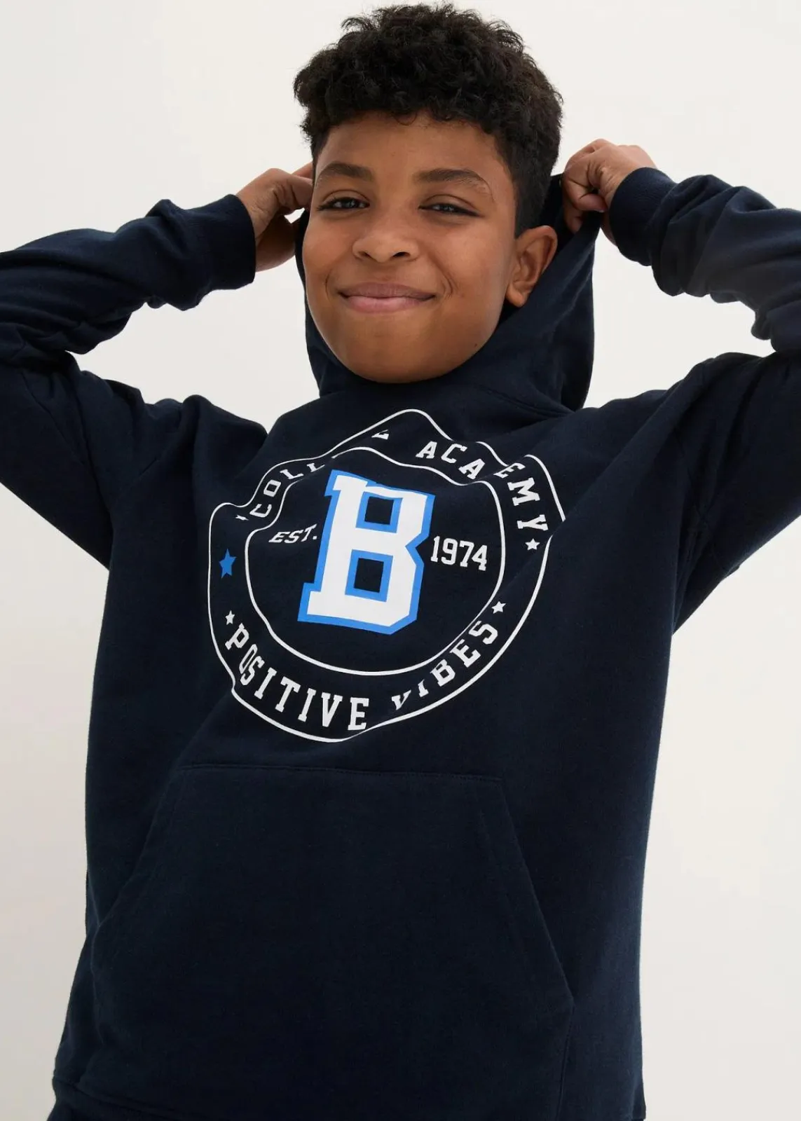 bonprix Jungen·Nachtwäsche|Mädchen·Nachtwäsche|Sweatshirt und Sweathose aus weicher Baumwolle (2-tlg.Set) dunkelblau bedruckt