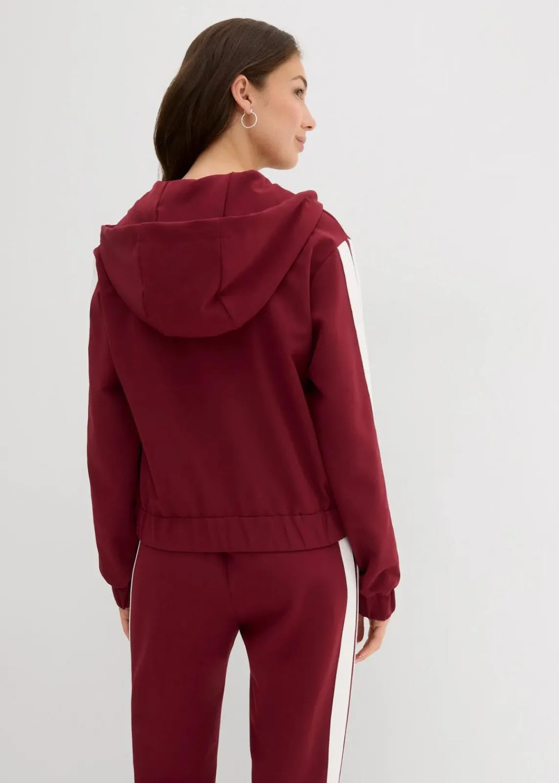 Trainingsjacke mit sportivem Streifen|bonprix