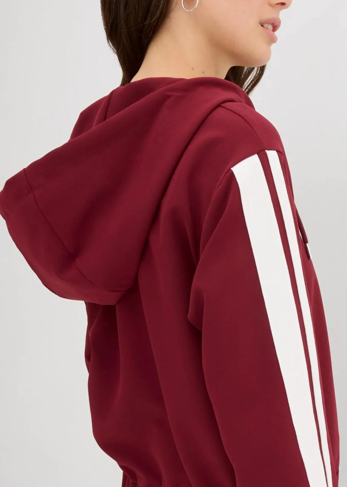 Trainingsjacke mit sportivem Streifen|bonprix