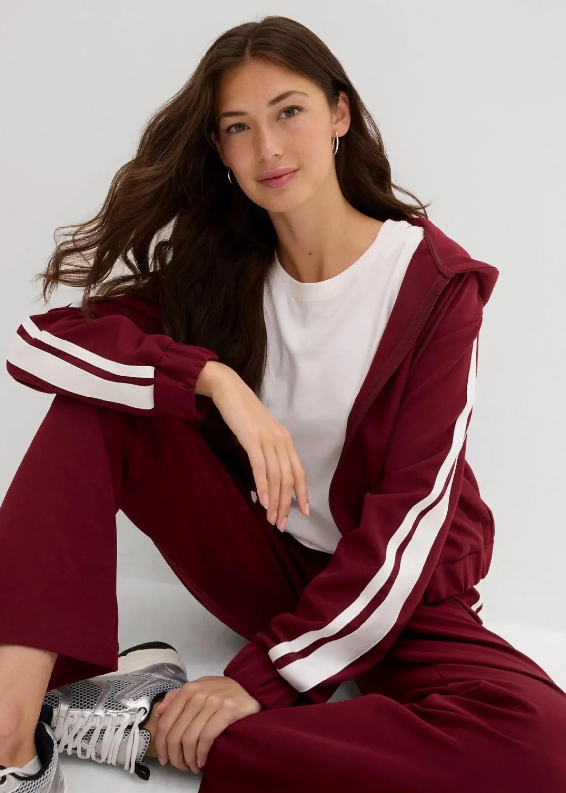 Trainingsjacke mit sportivem Streifen|bonprix