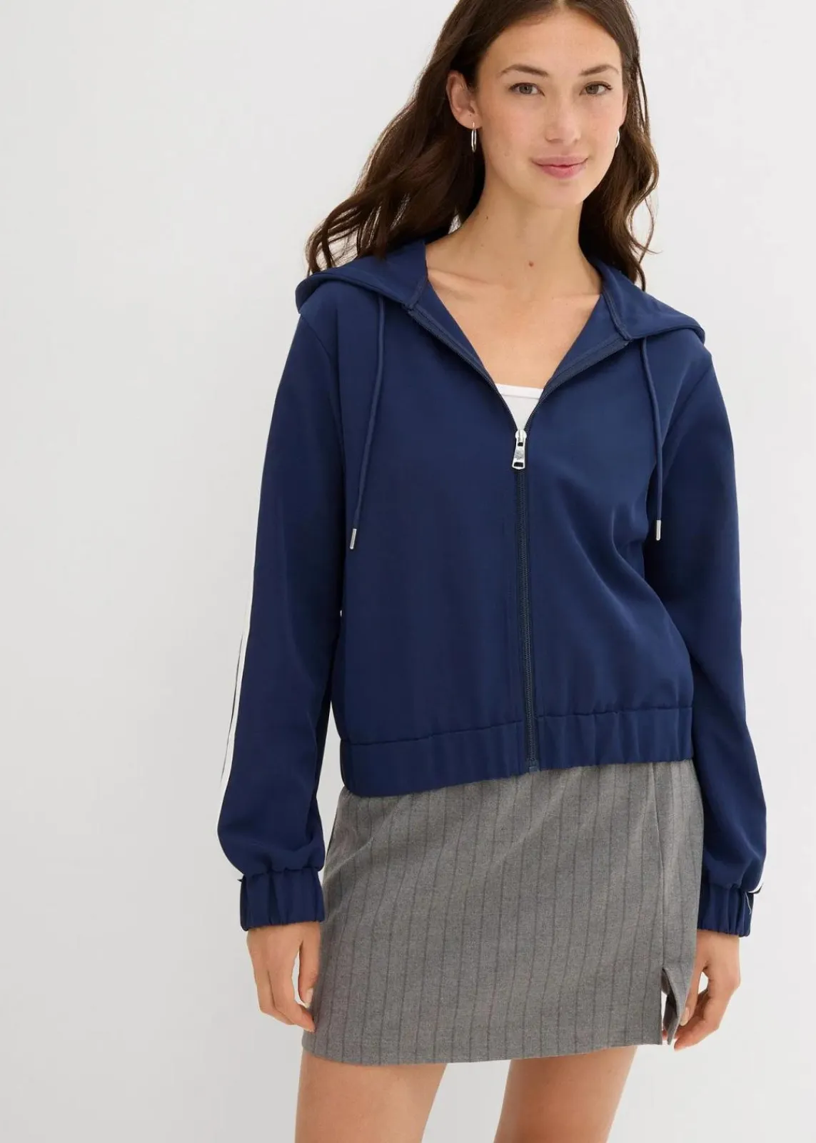 bonprix Jacken & Mäntel|Zweiteiler & Sets|Trainingsjacke mit sportivem Streifen dunkelblau/weiß