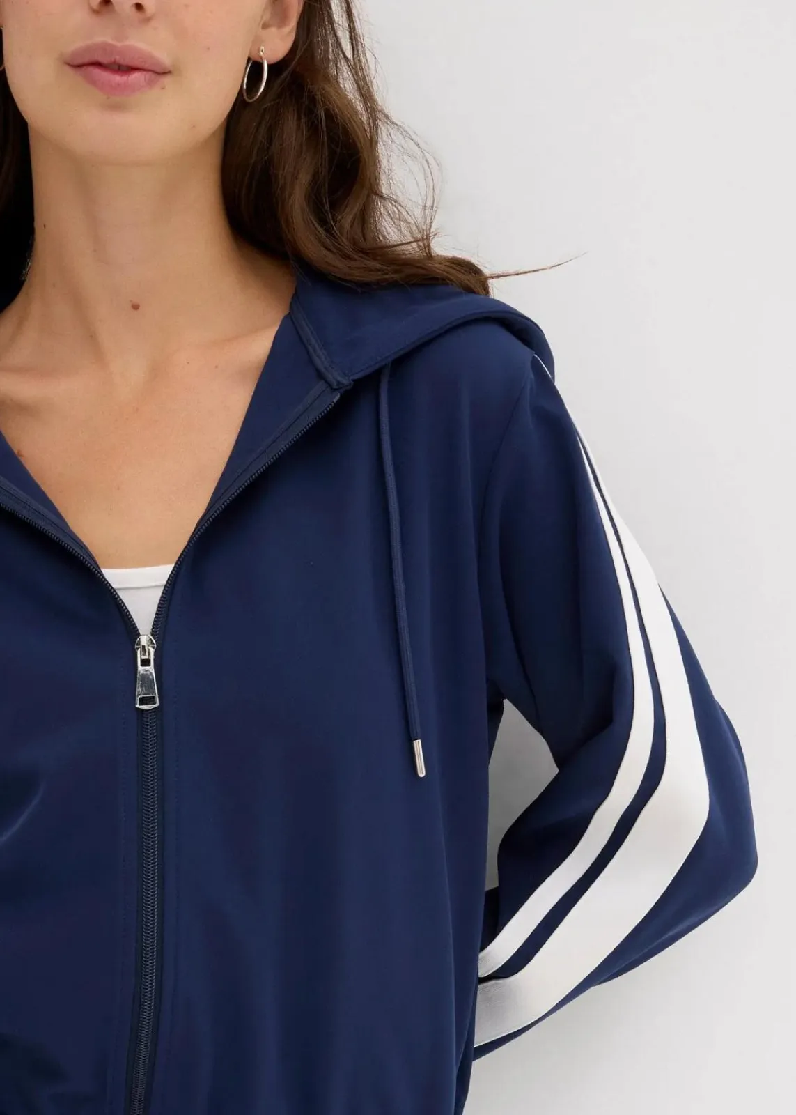 bonprix Jacken & Mäntel|Zweiteiler & Sets|Trainingsjacke mit sportivem Streifen dunkelblau/weiß