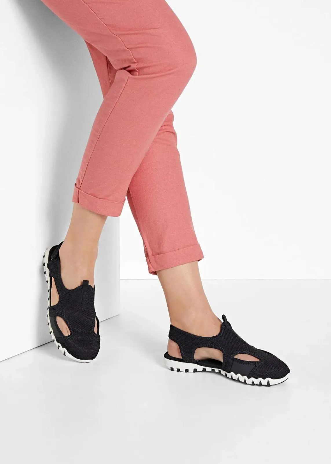 Trekkingsandalen mit Profilsohle|bonprix Clearance