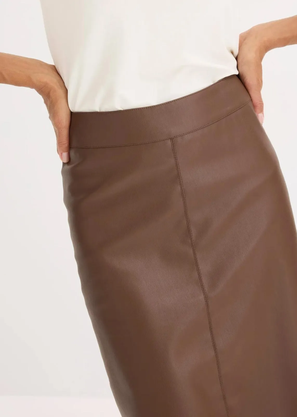 bonprix Bekleidung·Sportbekleidung|Röcke|Trendiger Lederimitat-Bleistiftrock braun