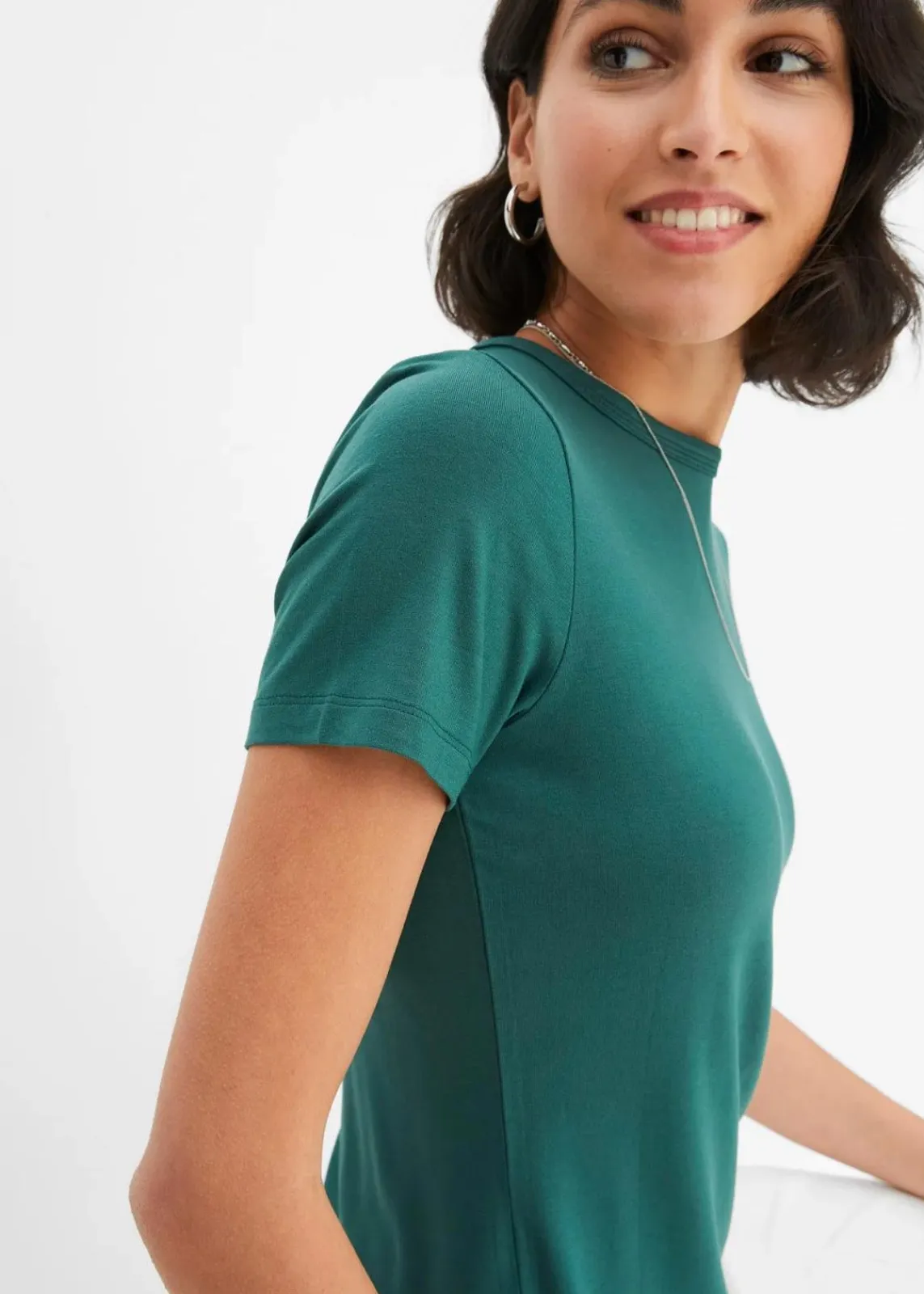 bonprix Nachhaltigere Materialien|Shirts & Tops|T-Shirt aus fließender Viskose mattgrün