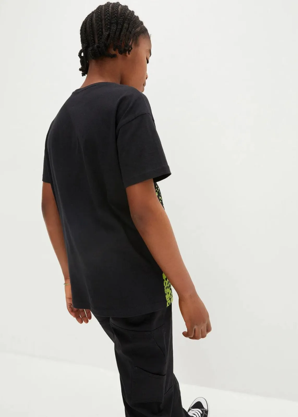 bonprix Jungen 9-16 Jahre·Shirts|Jungen 2-8 Jahre·Nachhaltigere Materialien|T-Shirt aus reiner Bio-Baumwolle schwarz/blattgrün graphisch bedruckt