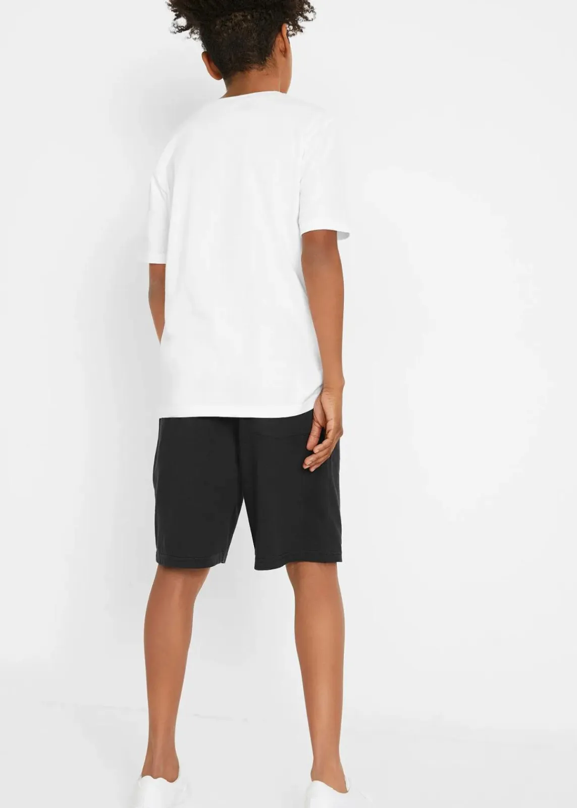 bonprix Jungen 9-16 Jahre·Shirts|Jungen 9-16 Jahre·Hosen|T-Shirt und Jersey-Bermuda (2-tlg. Set) aus reiner Bio Baumwolle weiß+schwarz bedruckt